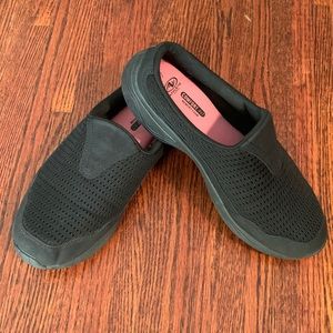 Worn ONCE: memory foam slides